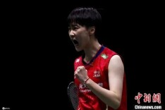 热搜都是她！比赛逆转获胜，累瘫躺地这一幕，“好想哭啊！”