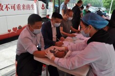 滴滴热血点亮爱心---双峰县永丰街道办开展无偿献血活动