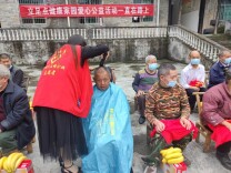 全域文明创建在行动丨凤凰县林峰乡开展爱心志愿服务进敬老院活动