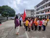 涟源市委编办入村开展端午系列活动