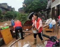 凤凰：乘风破浪 众志成城 3.3万志愿者“闪耀”防汛救灾一线展担当