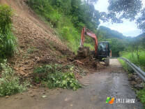 洪江市岔头乡：强降雨致山体塌方 紧急清理保畅通