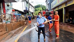 抗灾救灾丨泸溪交警大队：积极投入灾后重建