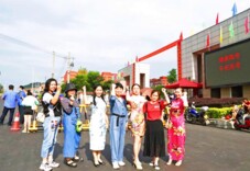 全域文明在行动丨凤凰：高考首日 暖心志愿服务为考生“保驾护航”