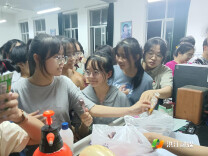 高考间隙，洪江市黔阳一中上演暖心一幕！