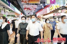 曹普华调研中心城区消费市场