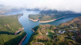 当名校生奔向小县城