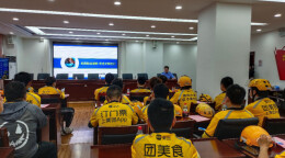 教育与处罚相结合 天心交警开展外卖企业交通安全宣传活动