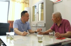 李彦文走访慰问困难党员和老党员