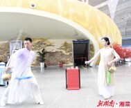 湖南省首届职业技能大赛餐饮类绝技绝活①|长嘴铜壶茶艺