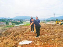 杉山镇开展环保“大排查 大整治 大提升”利剑行动