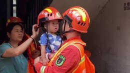 安全感满满！岳阳消防转移被暴雨所困群众