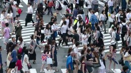 国家发改委：全面取消城区常住人口300万以下的城市落户限制