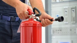 考个证挂靠一年赚几万？小心掉坑！