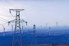 国网双峰: 迎战高温 带电作业“汗”卫炎夏清凉