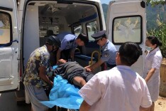 双牌：老人中暑晕倒 民警及时救助