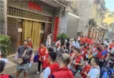 凤凰：新风润古城 文明花正开