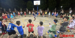 “只要有一个人报名就坚持教！”他为乡村孩子办了7年篮球夏令营