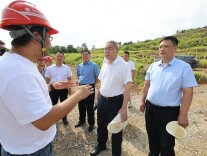 刘杰到乡镇调度重点项目建设情况