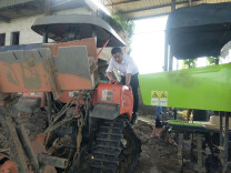 精心服务 助力农机排故障