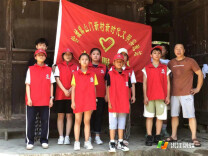 洪江市黔城镇：学生志愿者走进山门新村，入户慰问空巢老人