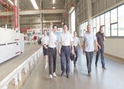 王洪灿调研标准化厂房建设工作