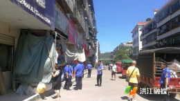 洪江市：高温下的“城管蓝”为守护城市文明而“战”