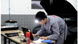 匠心能人点亮未来｜18岁汽修小将段智鑫：要想出成绩，只能全年无休