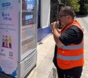 长沙“爱心水站”送清凉，环卫工人、快递小哥、交警免费自取