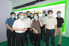 省人大常委会党组副书记、副主任谢建辉视察省科技厅建议办理工作