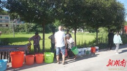 【战高温 抗旱情】纾民困！消防车变身“送水车”