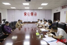 【领导干部接访下访】王洪灿到县人民来访接待中心接访