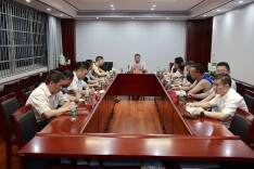 邓伟谋主持召开森林防灭火紧急视频会议时强调：时刻保持临战状态 切实筑牢防灭火安全防线