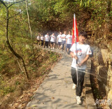 双牌县财政局机关二支部开展“重走长征路”主题党日活动