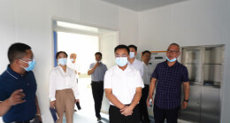 李基联在县第二人民医院整体搬迁项目现场调研