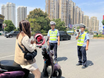 双峰：“大小喇叭”响起来 安全头盔戴起来