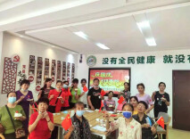 岳龙社区：国庆重阳巧邂逅，尊老爱老促和谐