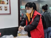 凤凰：巾帼力量显担当 同心同力战疫情