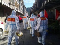 微光映大爱 最美志愿红 ——凤凰县3.3万名志愿者助力新冠肺炎疫情防控显担当