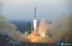 神十一飞天六周年，当年首飞的陈冬现在也在天上