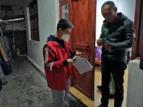 抗疫志愿服务里的“红”“白”“蓝” ——凤凰县就业服务中心抗疫志愿服务纪实