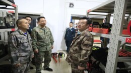 王洪灿调研应急物资储备工作