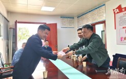 致敬“城市美容师” 邹犇淼带队慰问环卫工人