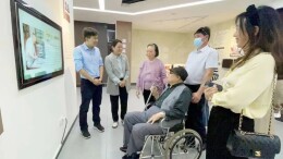 刘玉娥、杨忠烈参观湖湘劳模工匠馆