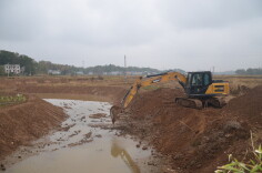 衡山县：清理河道“肠胃” 常态化落实河长制