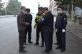 交警云溪大队与区城管局联合开展停车秩序专项整治行动