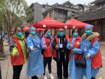 《凤凰抗疫 先锋有我》之一：凤凰县社会组织党支部争往抗疫一线 彰显社会责任和爱心情怀