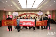 满满的中奖仪式感！32人合买团领取1042万大奖