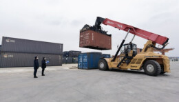 中老班列再提速 湖南首列“铁路快通”中老国际货运班列发车