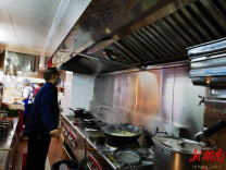 长沙市天心区南托街道：开展油烟净化检查 打好蓝天保卫战